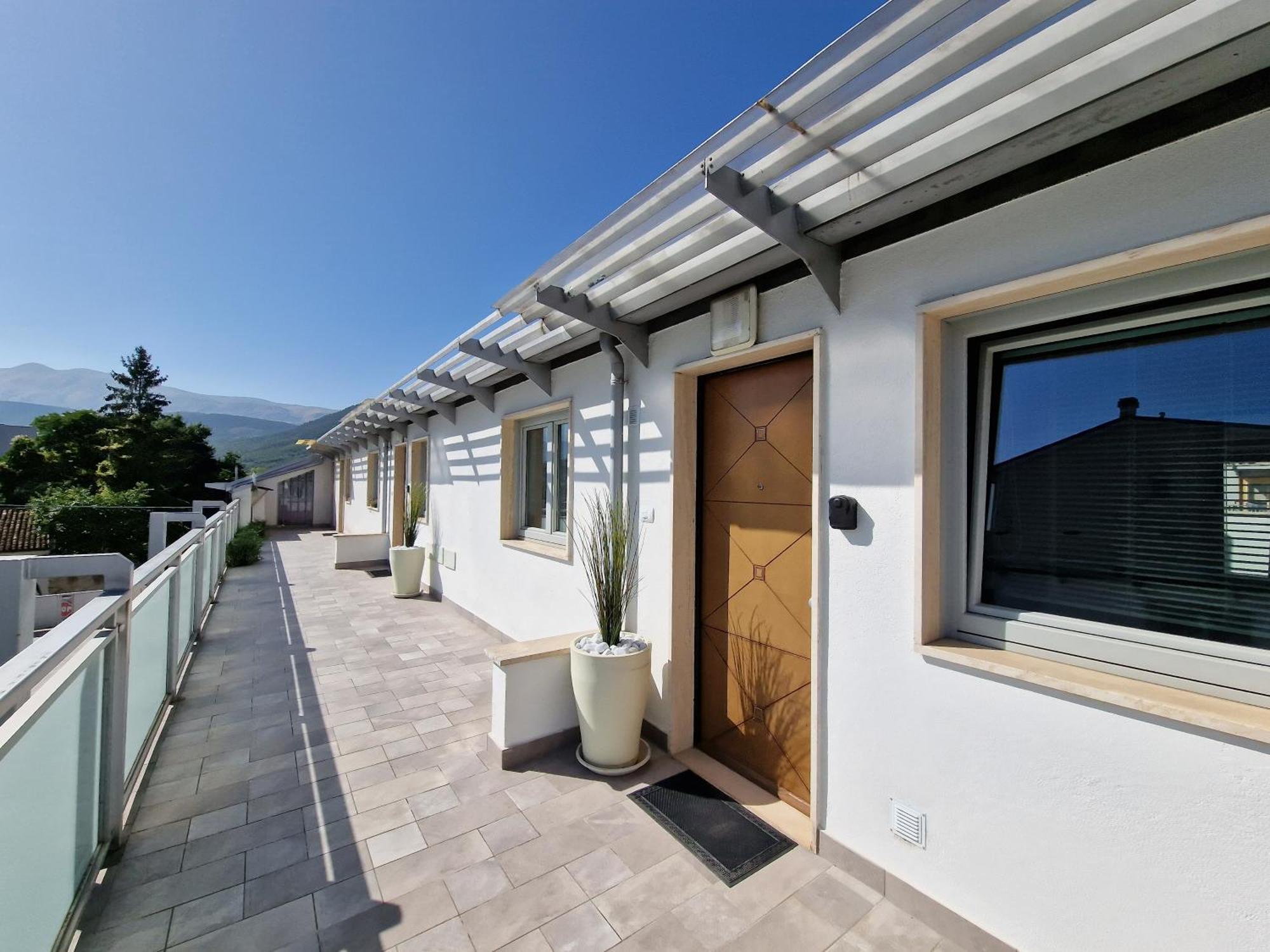 Casa Elena By Tramonti Apartments LʼAquila Exterior foto